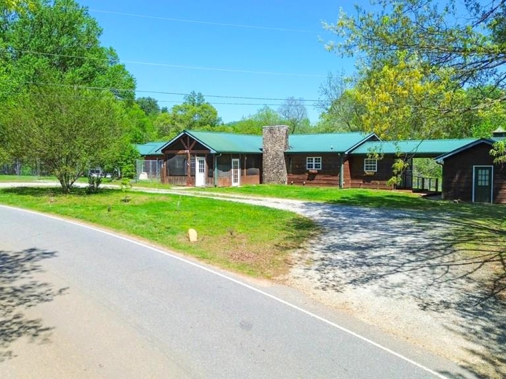Franklin, North Carolina 28734, 3 Bedrooms Bedrooms, ,2.5 BathroomsBathrooms,Residential,For Sale,10687