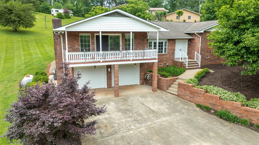 Franklin, North Carolina 28734, 3 Bedrooms Bedrooms, ,3 BathroomsBathrooms,Residential,For Sale,10696