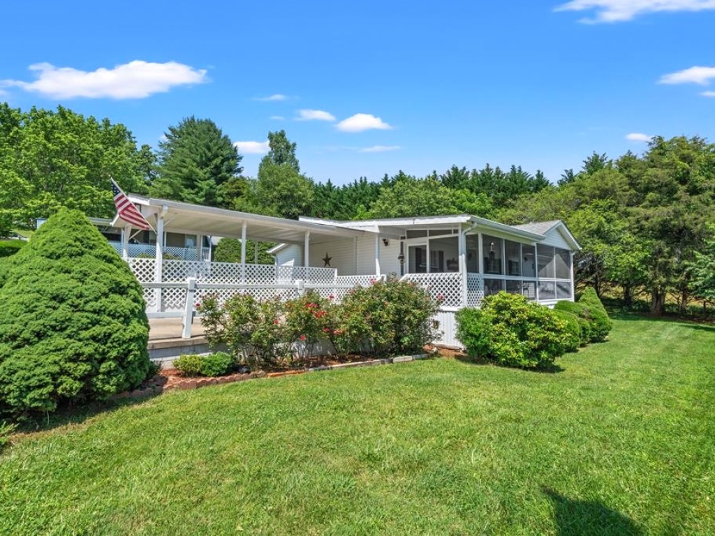 Franklin, North Carolina 28734, 3 Bedrooms Bedrooms, ,2 BathroomsBathrooms,Residential,For Sale,10698