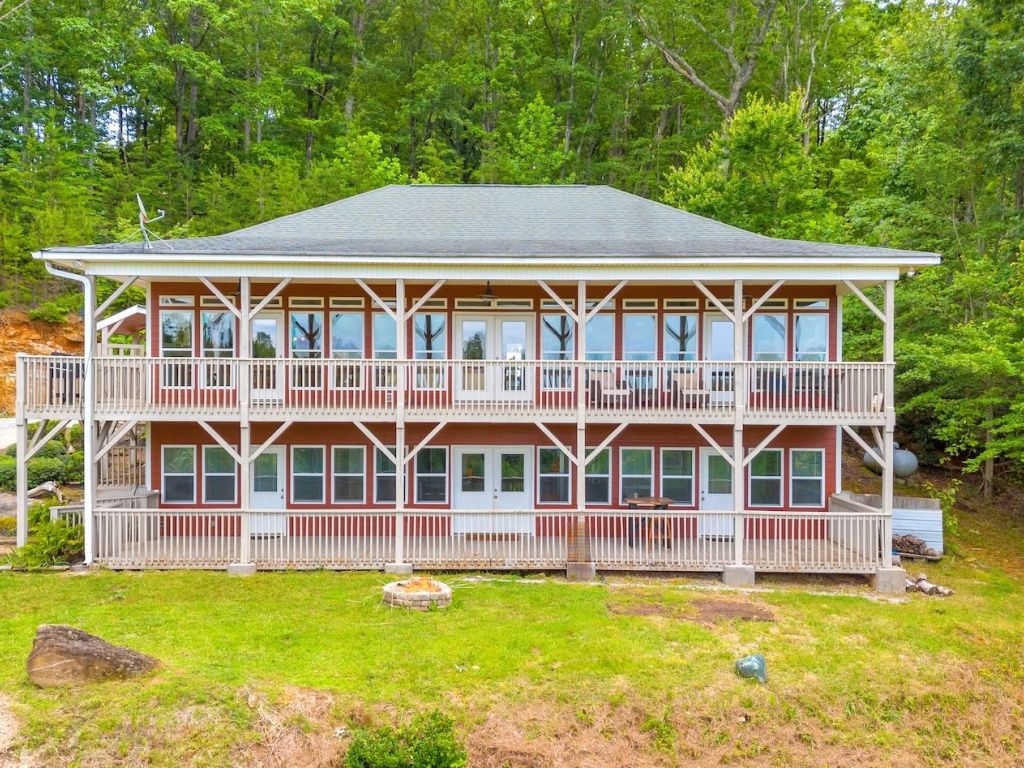 Cleveland, Georgia 30528, 4 Bedrooms Bedrooms, ,3.5 BathroomsBathrooms,Residential,For Sale,10701