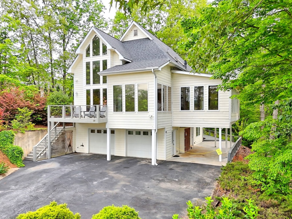 Helen, Georgia 30545, 5 Bedrooms Bedrooms, ,3.5 BathroomsBathrooms,Residential,For Sale,10703