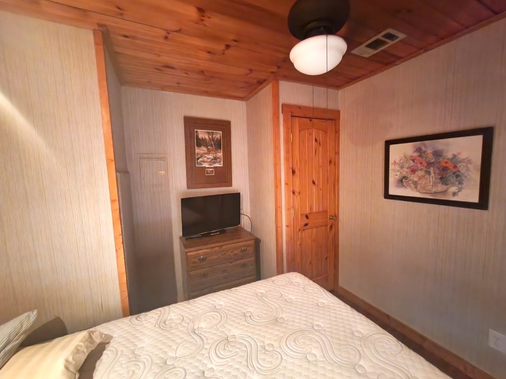 Bryson City, North Carolina 28713, 2 Bedrooms Bedrooms, ,1 BathroomBathrooms,Residential,For Sale,10721