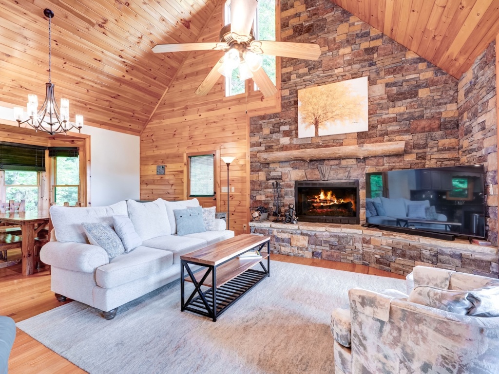 Blue Ridge, Georgia 30513, 3 Bedrooms Bedrooms, ,3 BathroomsBathrooms,Residential,For Sale,10731