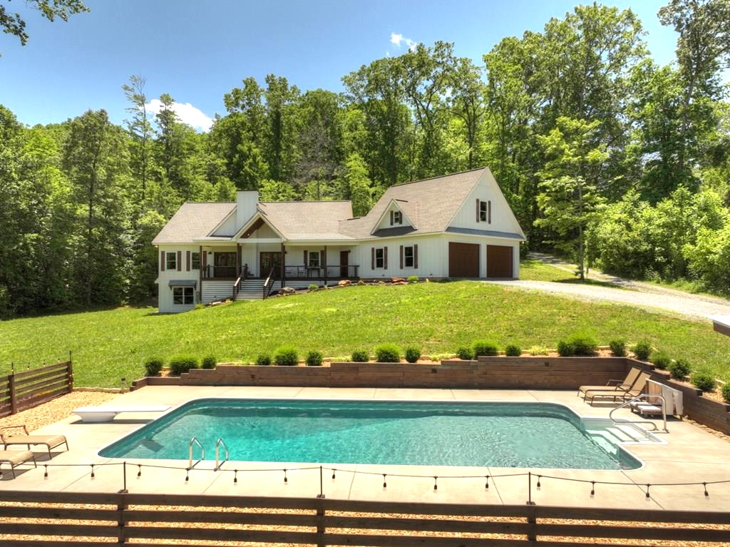 Blue Ridge, Georgia 30513, 3 Bedrooms Bedrooms, ,4.5 BathroomsBathrooms,Residential,For Sale,10734