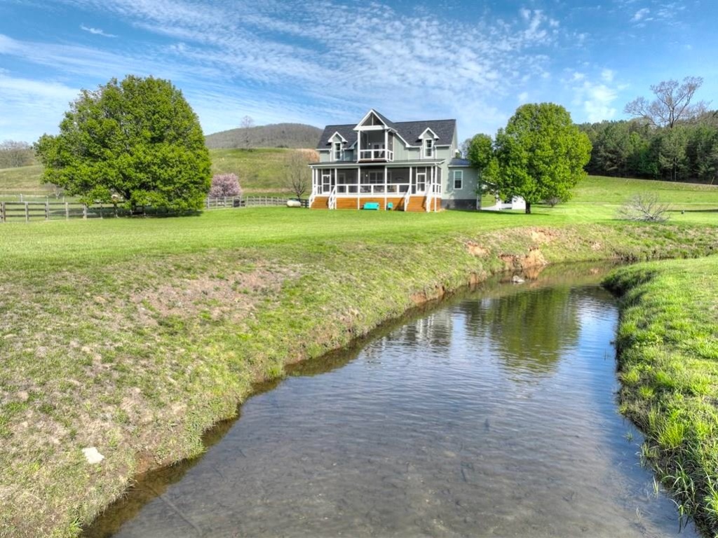 Blue Ridge, Georgia 30513, 3 Bedrooms Bedrooms, ,2.5 BathroomsBathrooms,Residential,For Sale,10735