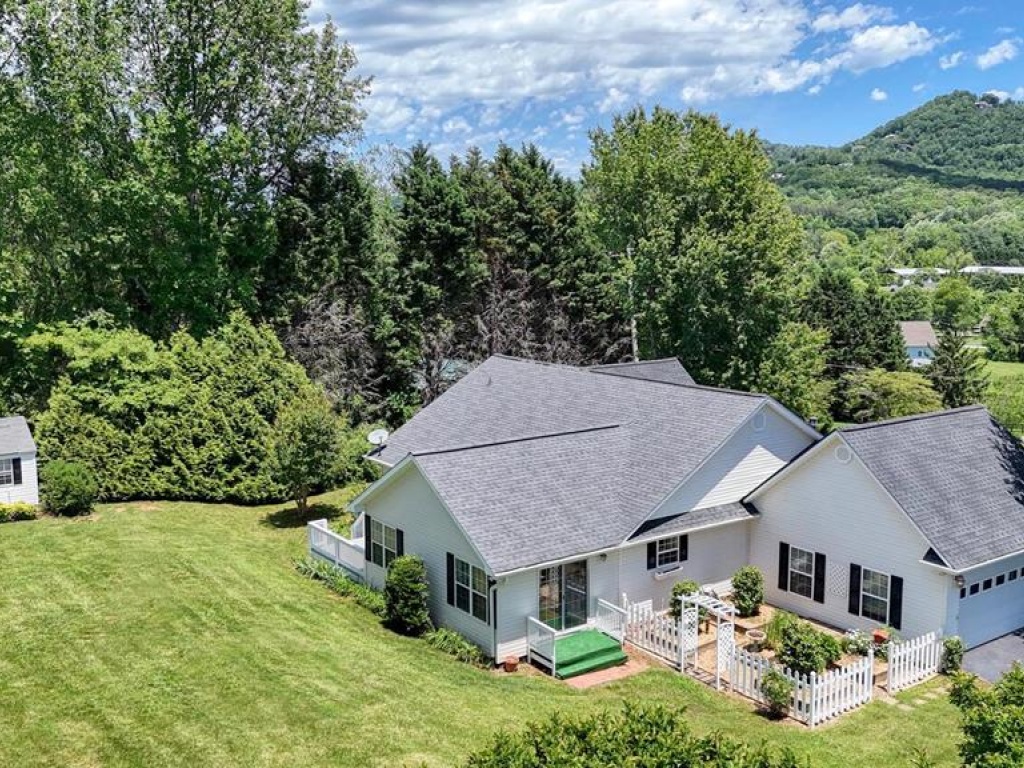 Hiawassee, Georgia 30546, 3 Bedrooms Bedrooms, ,2 BathroomsBathrooms,Residential,For Sale,10756